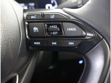運転中、オーディオの操作をしてて、ハッとしたことはありませんか?ステアリングスイッチは、運転中でもハンドルでオーディオの操作が可能です。