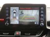 パノラミックビューモニター付きです。車両を上から見たような映像をディスプレイオーディオ画面に表示。運転席からの目視だけでは見にくい、車両周辺の状況をリアルタイムでしっかり確認できます。