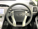 インテリアに合わせたデザインのステアリングは、運転される方のことも考え、運転しやすい形状、大きさです。是非一度、実際に触ってお確かめください。
