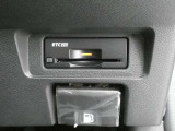 純正ETC2.0付 料金所もスムーズに通れ、割引料金の適用もあります。ビルトインできれいに収まっており、見た目もスマートです。