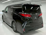 点検・車検・整備・架装など、最新設備の整った自社工場で安心してメンテナンスができます。遠方の方はグループの店舗に併設した整備工場でメンテナンスをお受けすることも可能です。