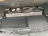 ラゲッジルーム下には車載工具を収納。
