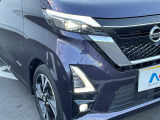 【LEDヘッドライト】悪天候や夜間走行時も良好な視界を確保し安心して運転できる高輝度LEDヘッドライトを装備!点灯速度が早く、消費電力も抑えられています。