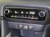 【オートエアコン】車内温度を感知して自動で温度調整をしてくれるのでいつでも快適な車内空間を創り上げます!どの席に座っても快適なドライブが楽しめます♪