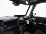 ダイハツのお店では、ダイハツ車を知り尽くしたプロフェッショナルが、専用の診断機器を使って各システムを点検しております。