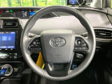【純正革巻きステアリング】上質な革を使用することで、手にしっかり馴染みとても運転しやすいハンドルです♪