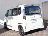 自社工場を3拠点完備しております。重整備やカスタムを始め、ご購入後のお車のメンテナンスも弊社にお任せください。