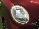 対象物が見やすく白く明るい光で夜間走行をサポートするBi-Angle LEDヘッドランプ(オートレベリング機能・LEDクリアランスランプ付き)を搭載