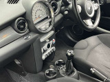 運転席です。ホールド感のあるシートで運転を楽しめる空間です。