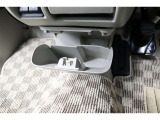 運転席と助手席の間にセンターロアボックスがあります!