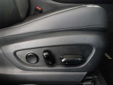 パワーシート搭載。微妙な調整が手軽にでき、ピッタリのポジションで運転することが可能です。
