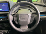 インテリアに合わせたデザインのステアリングは、運転される方のことも考え、運転しやすい形状、大きさです。是非一度、実際に触ってお確かめください。