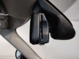 MINIではルームミラーの裏側にETCの車載器が内蔵されており、別途で車載器の購入必要なしで非常にスマート。皆様が驚かれるポイントのでもあります