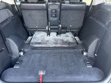 3列目シートを格納すると広い荷室としてもお使いになれます!