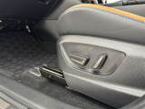 パワーシート搭載。微妙な調整が手軽にでき、ピッタリのポジションで運転することが可能です。