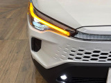 【LEDヘッドライト】悪天候や夜間走行時も良好な視界を確保し安心して運転できる高輝度LEDヘッドライトを装備!点灯速度が早く、消費電力も抑えられています。