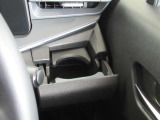 ドリンクホルダー★すぐ手が届く位置にドリンクホルダーを装備しています。運転中の水分補給もご安心です♪