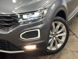 ●LEDヘッドライト:高寿命LEDヘッドライトで、安全運転を支える良好な視界を。