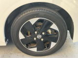 純正の14インチアルミホイールを装着しております。タイヤサイズは155/65R14です。