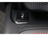 運転席と助手席には寒い日の肩や腰、冷えやすい下肢を温めてくれるシートヒーターが付いております!