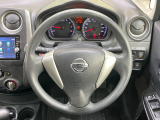インテリアに合わせたデザインのステアリングは、運転される方のことも考え、運転しやすい形状、大きさです。是非一度、実際に触ってお確かめください。
