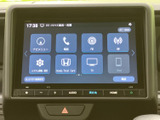 ナビゲーションや電話、ラジオ、テレビなどのメニューを一覧で選べる画面です。項目が見やすくまとまり、使いたい機能を探しやすい配置で、日々の移動を便利にサポートします。