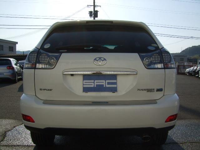 中古車 トヨタ ハリアーハイブリッド 3 3 プレミアム Sパッケージ 4wd の中古車詳細 75 000km パールホワイト 兵庫県 145万円 中古車情報 中古車検索なら 車選びドットコム 車選び Com