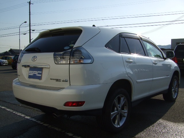 中古車 トヨタ ハリアーハイブリッド 3 3 プレミアム Sパッケージ 4wd の中古車詳細 75 000km パールホワイト 兵庫県 145万円 中古車情報 中古車検索なら 車選びドットコム 車選び Com